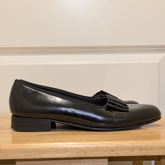 Bow-Tie 6 1/2 Men's Leather Loafers with Black Bows and Skull and Crossbones - Picture 7 of 16